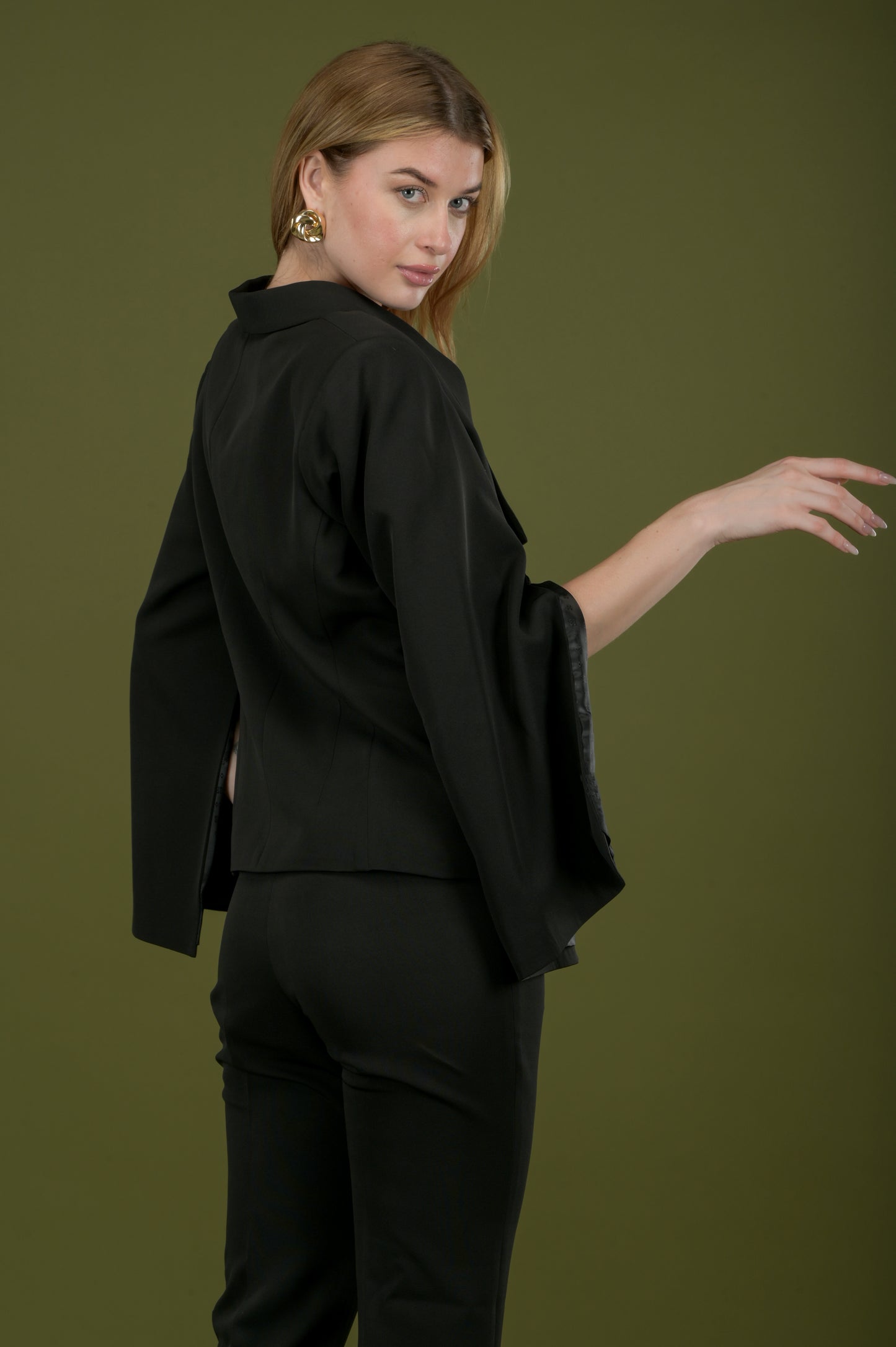 Cape Elegance - Black